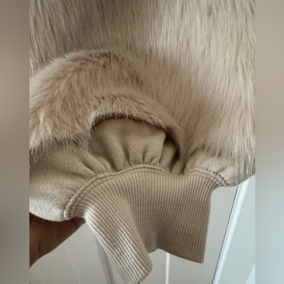Women's Cream Hooded Sweater medium express one eleven faux fur cozy Christmas - Picture 7 of 10
